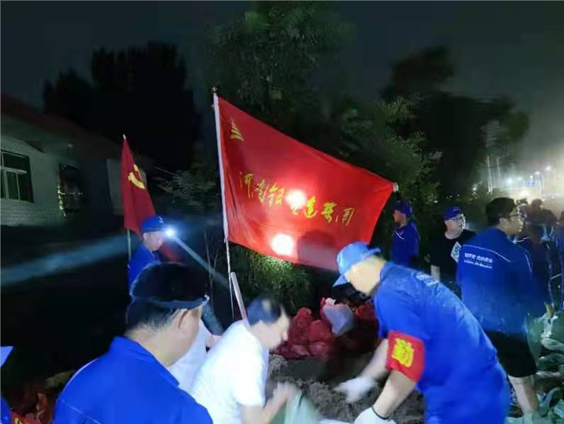 九游j9国际站抗洪救灾志愿者分队连夜转战